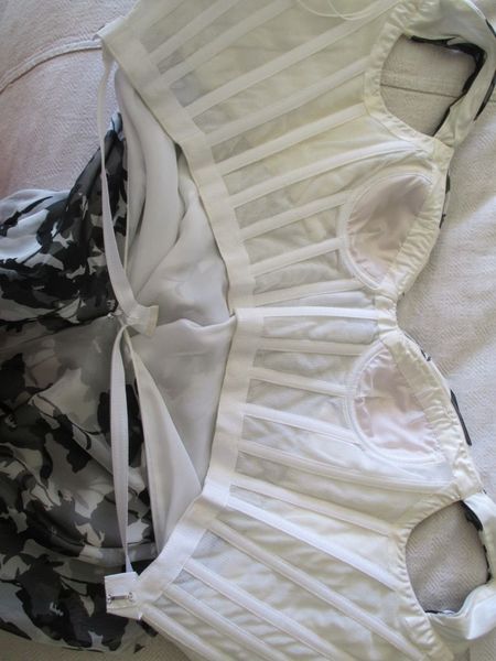 Oscar de la Renta Beaded Tiered Black Gown #corset#inside