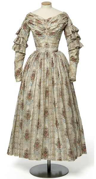 Dress 1840 Les Arts Décoratifs
