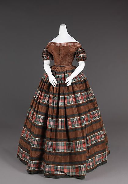 1850–55 American Evening Dress. Silk cotton.