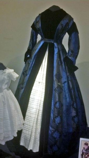 Wrapper, Civil War era. Susan Greene Historic Clothing Collection, John L. Wehle Gallery