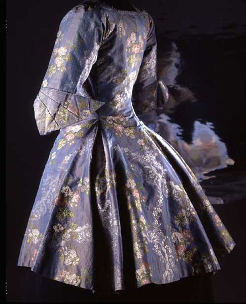 Caraco Jacket, c. 1760,  silk taffeta.