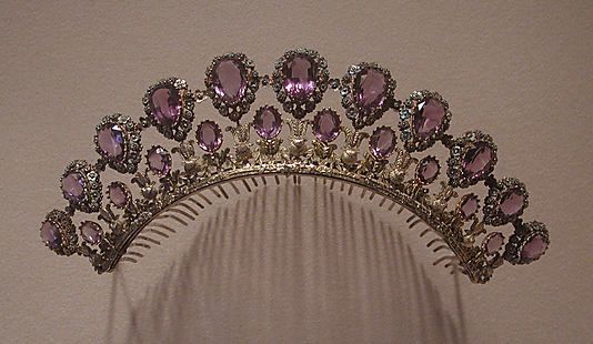 Comb (part of a set) ca. 1825–30, French, Gold, silver, amethysts - in the Metropolitan Museum of…