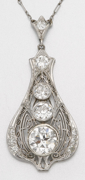 PLATINUM AND DIAMOND PENDANT NECKLACE, ca. 1920