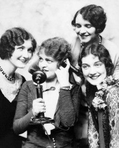 Late 1920s Marcel Hairstyles http://www.vintagedancer.com/1920s/1920s-long-hair-to-bobbed-hair/