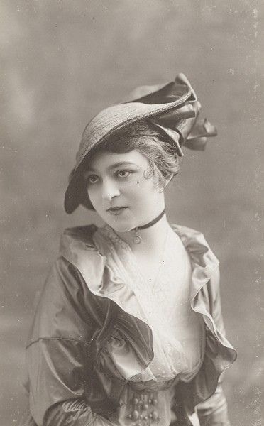 A variant on the so-called 'Dolly Varden' hat. All the rage in 1913 and 1914 and revived by Cecil B…