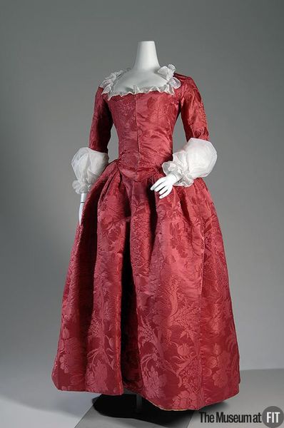 FIT - Red silk damask robe a l'anglaise, 1775 - round gown.