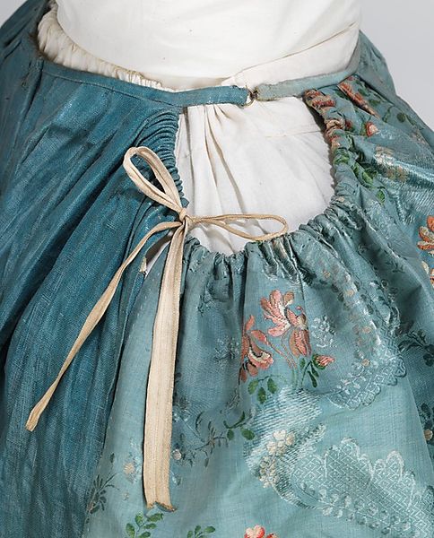 Robe à la Française, detail - 1760-70, French - the MET [Nice view showing the plain fabric of th…