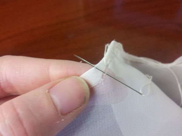 Tutorial: How to do a rolled hem by hand. Chiffon!!!