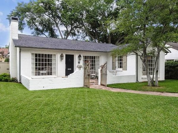 Cute little cottage.