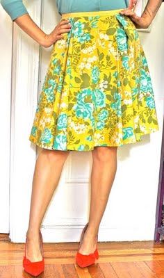 Skirt with front pleats