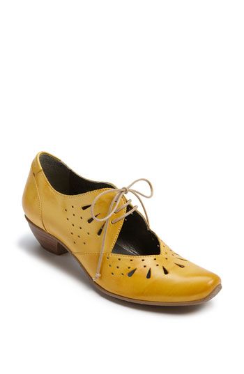 Fidji 'Bianca' Pump | Nordstrom