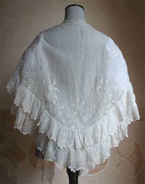 Shawl in muslin embroidered white. 1847