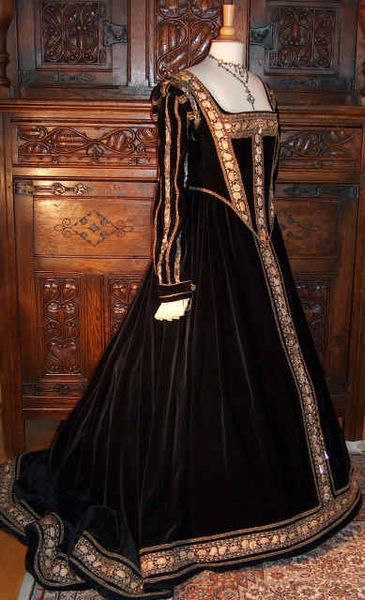 Gown of Eleanor of Toledo, wife of Cosimos I de Medici - 1562. Reconstructing History just came out…
