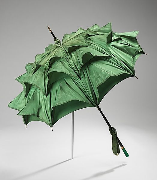 #Emerald goes vintage with this Parasol from 1915 that is on display in The Metropolitan Museum of …