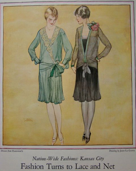 Art Decó ~ Late 1920's Fashion - Note the shorter skirt length -