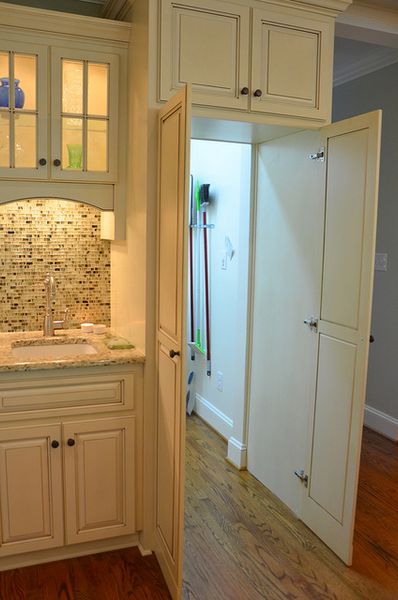 Cool concept. Walk in pantry door concealed within the kitchen cabinets.