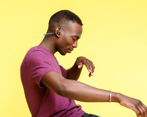 092916_MO_Ebay_Headphones_Plantronics_0190-V02