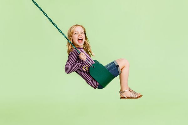 0107_Spring_OutdoorPlayTime_TireSwing_1115-V04