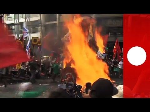 Philippines : des manifestants brûlent une effigie de Barack Obama et le drapeau américain