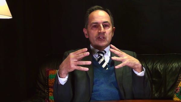 (4) Pedro Varela entrevistado por Miguel Celades en "Desde la Matrix" - YouTube