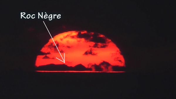 (2) Le Canigou et le Roc Nègre vus depuis La Ciotat - YouTube