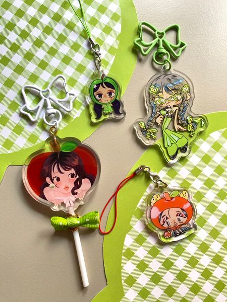 LOONA Spain on X: "Holder, phonecharms, pegatinas, photocards, standees… ¡Y más! https://t.co/G…