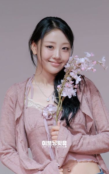 nana on X: "260621 yves is gonna be in history books https://t.co/x2bSOh8oFZ" / X